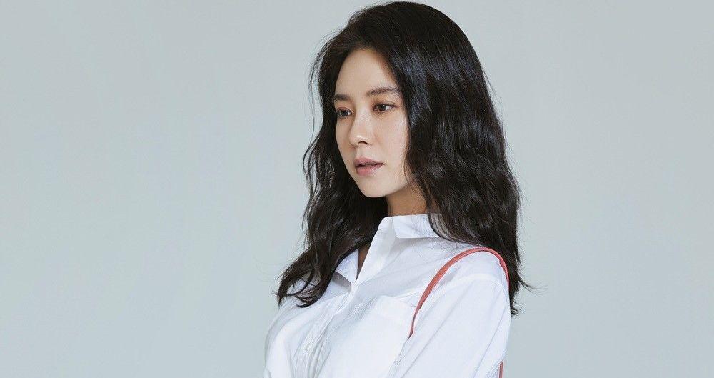 Tips Mix and Match White Outfit ala Song Ji Hyo yang Gampang Ditiru