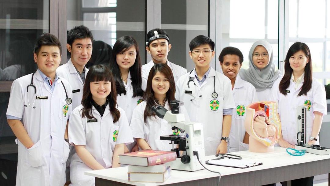 7 Jurusan Kuliah yang Katanya Paling Bisa Luluhkan Hati Mertua