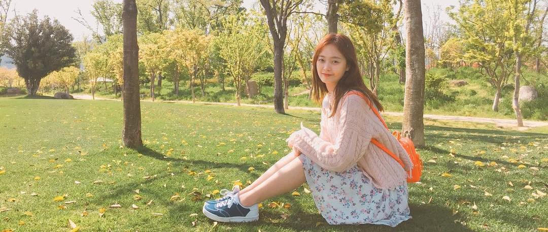 7 Inspirasi Outfit Ala Jeon So Min Running Man yang Punya Style Unik