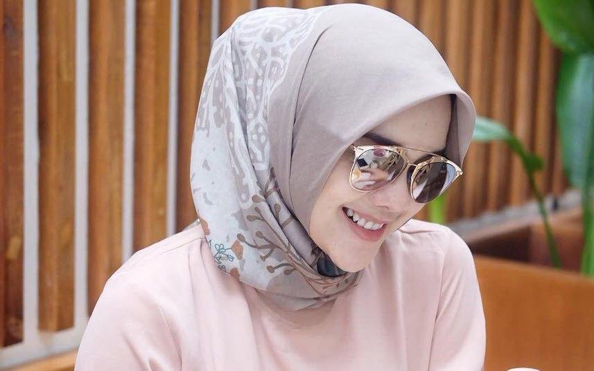 8 Style Hijaber Khusus Bumil ala Athieqah yang Fashionable