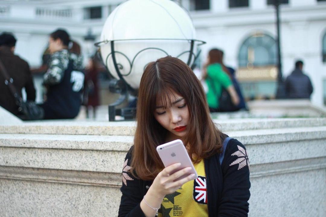 Ini Alasan Kenapa Anak Muda Lebih Pilih Main Internet Daripada TV