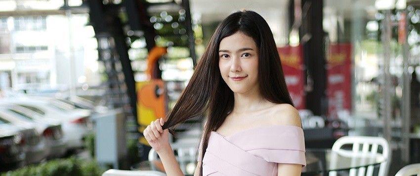 10 Inspirasi Outfit Girly ala Nattasha Nauljam, si Ern dalam 'Suckseed'
