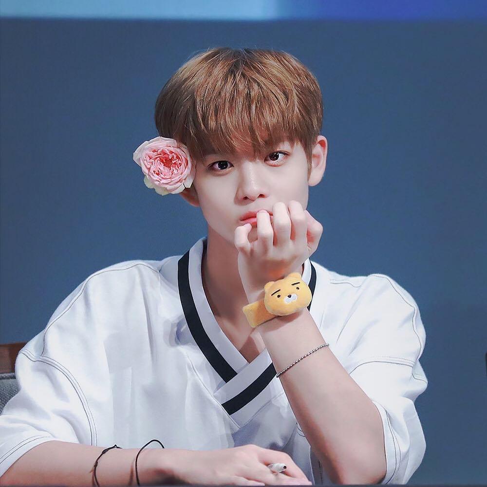 10 Idola Kpop Pria Kelahiran 2000-an Favorit Para Noona