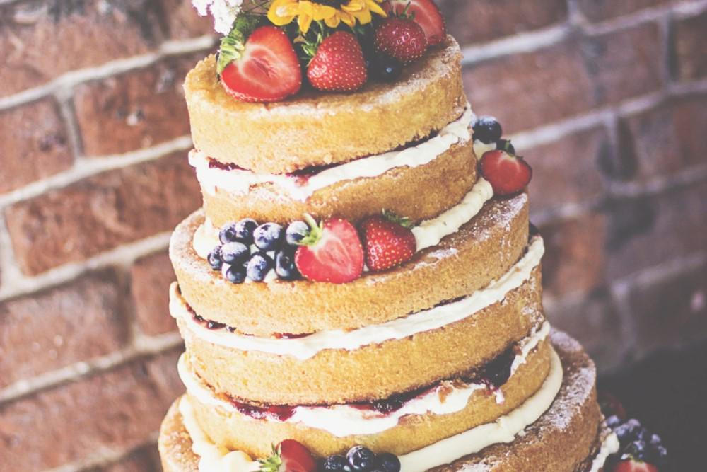 9 Makanan Lezat ini Bisa Jadi Alternatif Wedding Cake Kamu Lho