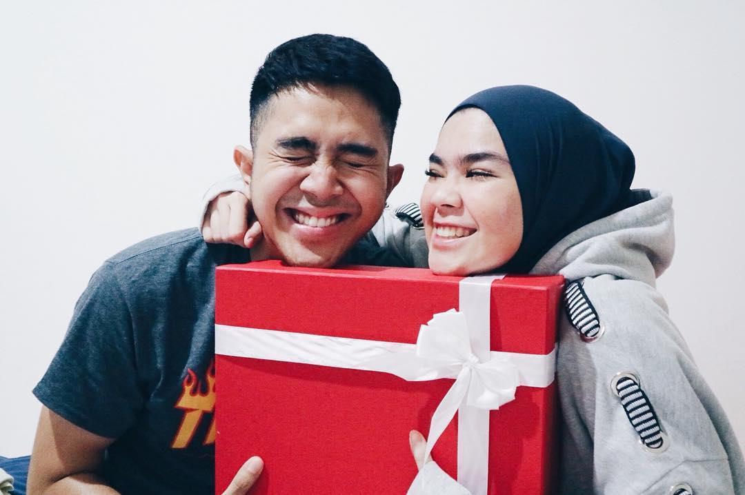 10 Gaya Pacaran Seru Ala Sivia Eks Blink dan Enrico Fonsesca