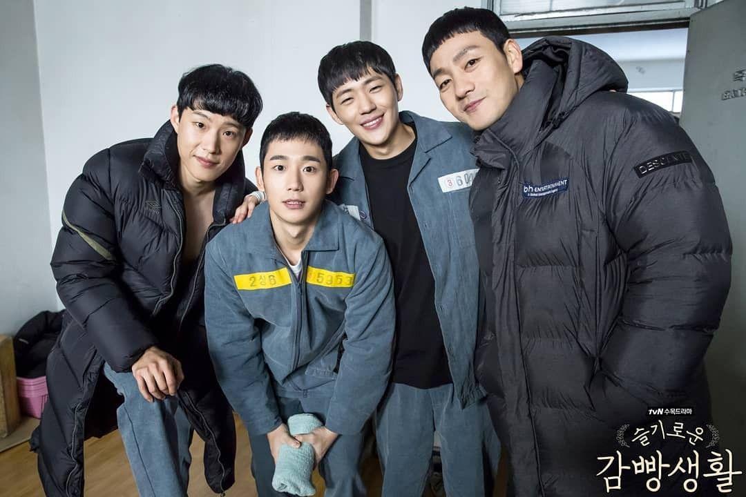 10 Potret Kebersamaan Para 'Tahanan' di KDrama Prison Playbook