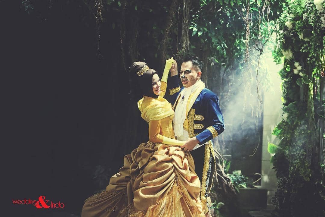 Lagi, 10 Potret Prewed Vicky Prasestyo & Angel Lelga yang Unik Banget