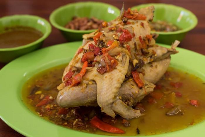 Menggugah Selera, Resep Ayam Betutu Khas Bali yang Kaya Rempah