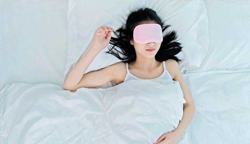 7 Bahan Makanan Ini Bisa Hilangkan Lingkaran Hitam di Matamu Lho