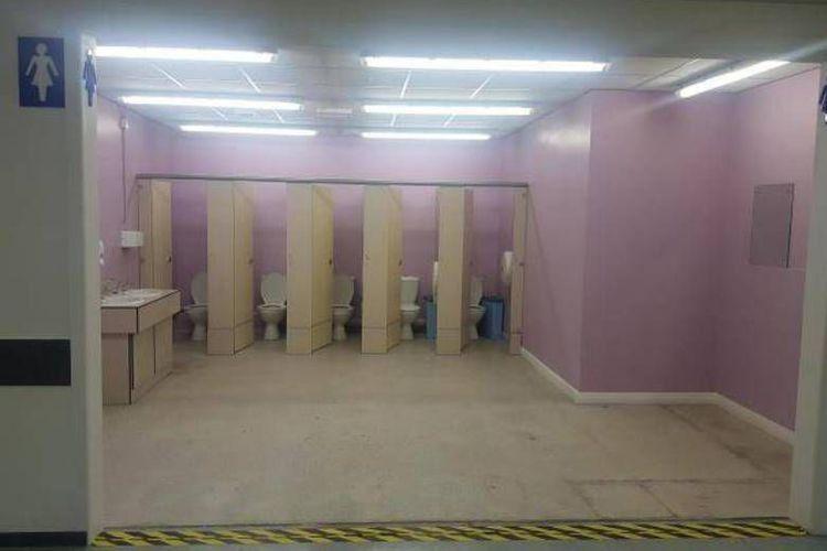 Sekolah ini Runtuhkan Tembok Toilet untuk Cegah Kenakalan Siswa