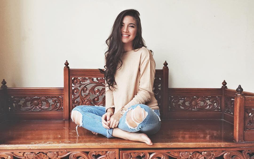 10 Inspirasi Outfit Tomboi Ala Angela Gilsha, Sederhana Namun Manis!