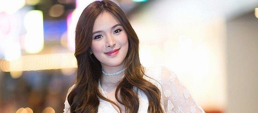 10 Ide Outfits ala Sutatta Udomsilp, Si May dalam Film 'May Who'