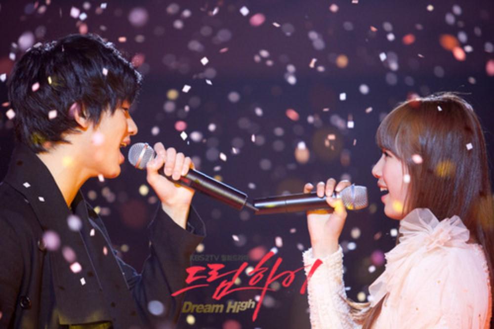7 Adegan Menyanyi Paling Memorable di Drama Korea, Bikin Tersentuh!