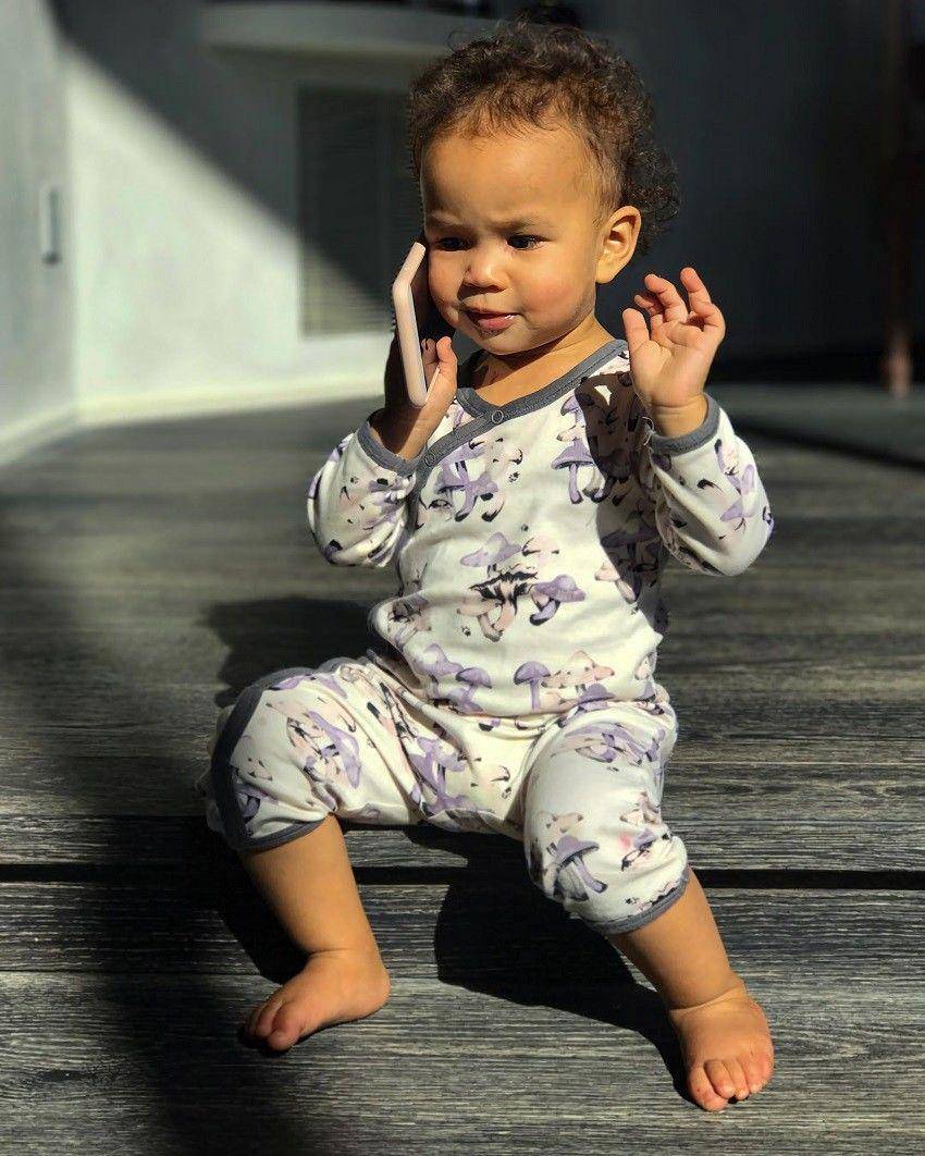 Instagram.com/chrissyteigen