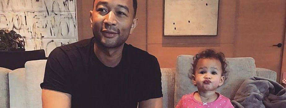 Instagram.com/chrissyteigen
