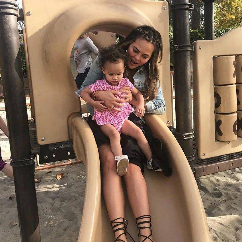 Instagram.com/chrissyteigen