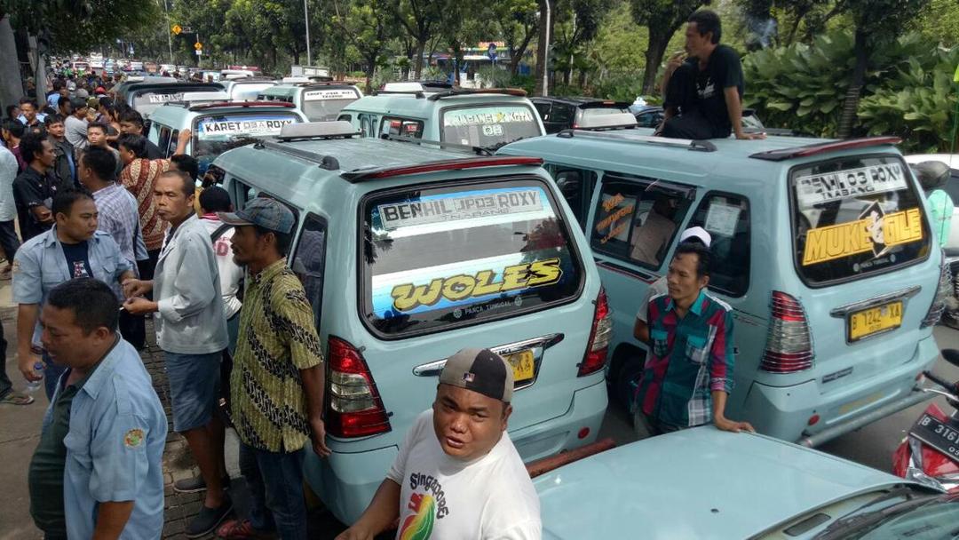 Demo di Balai Kota Berakhir, Ini Hasil Pertemuan Sopir Angkot dan Sandiaga