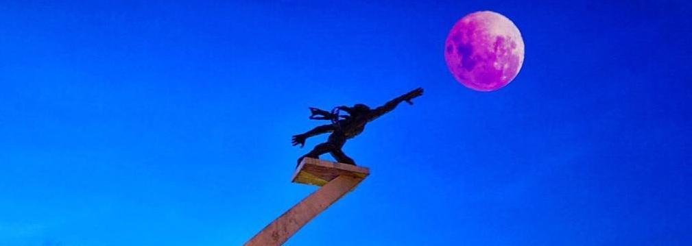 10 Potret Keindahan Super Blue Blood Moon di Indonesia, Keren Banget!