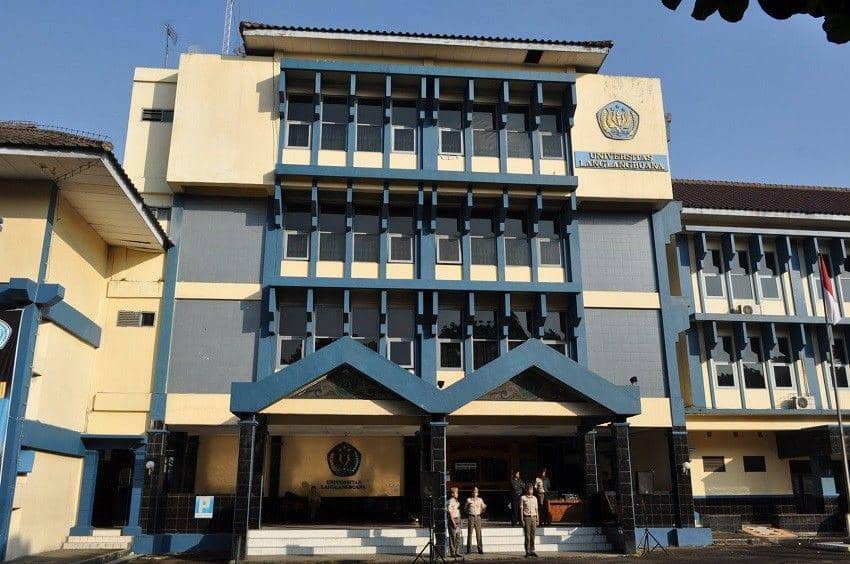 hoteldekatkampus.com