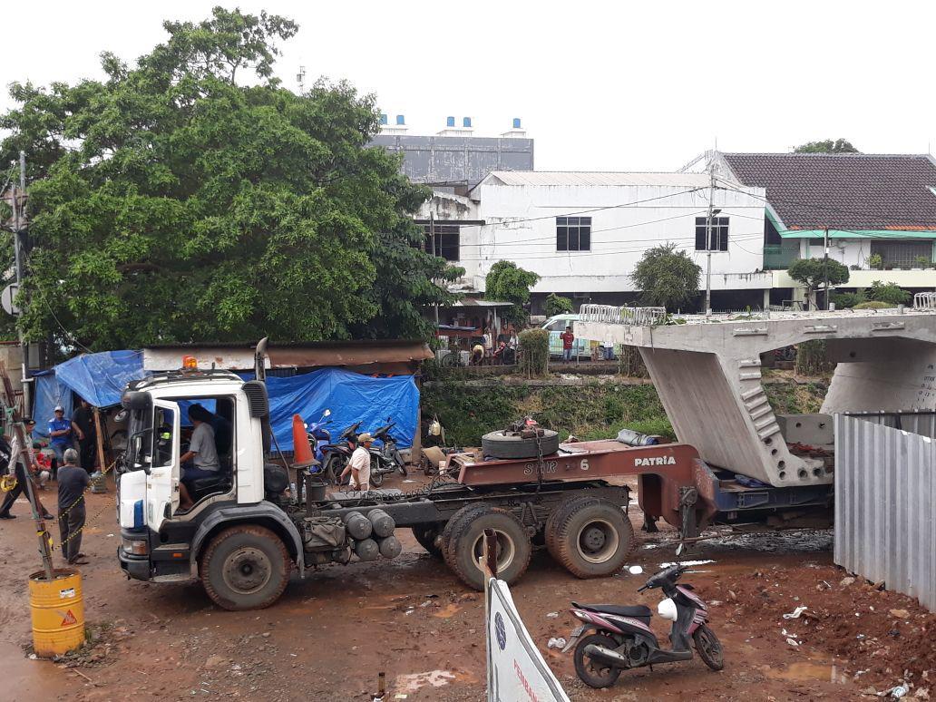 Cerita Haru Keluarga Joni Fitrianto, Korban Crane Ambruk di Matraman