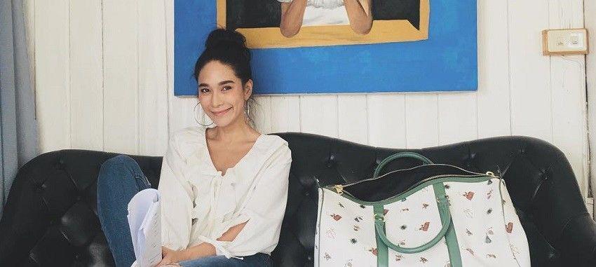 9 Jeans Outfit ala Laila Boonyasak, si Hantu dalam film Buppah Rahtree