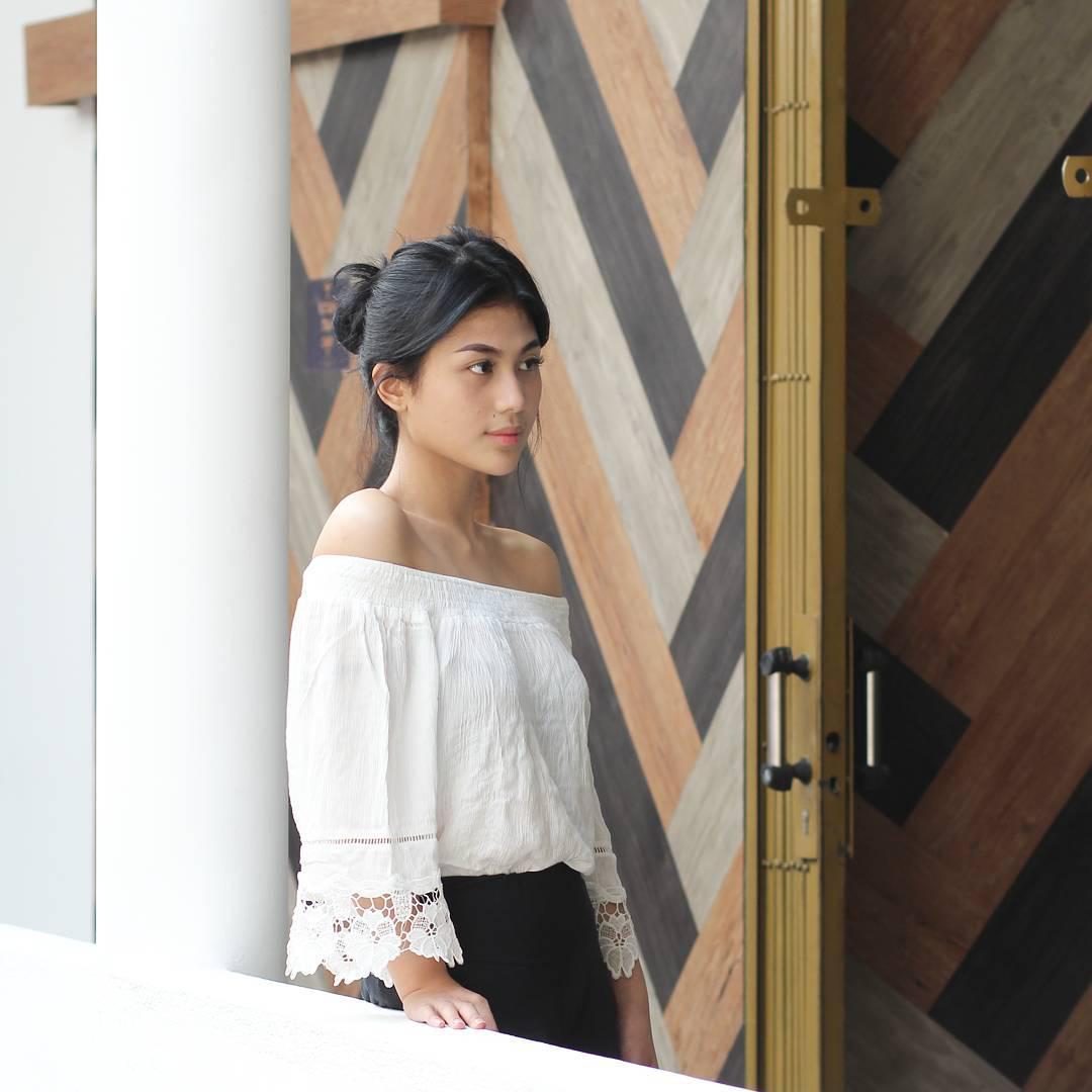 10 Pesona Delia Husein, Kekasih Reza Rahadian di Benyamin Biang Kerok