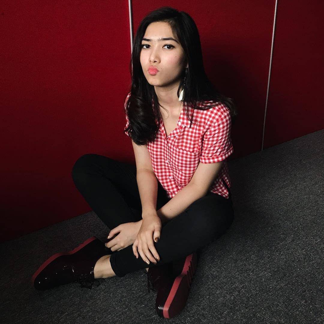 Instagram.com/isyanasarasvati