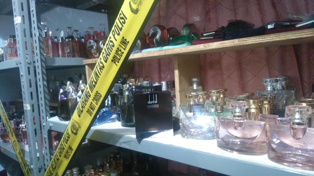 Polisi Ringkus Penyuplai Parfum Palsu Omzet Miliaran Rupiah di Jakbar