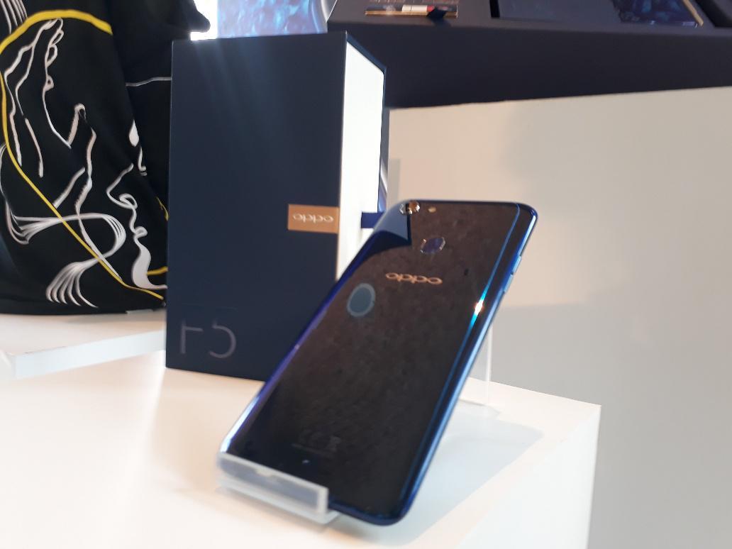 Hands-on: Kemilau Biru OPPO F5 Dashing Blue