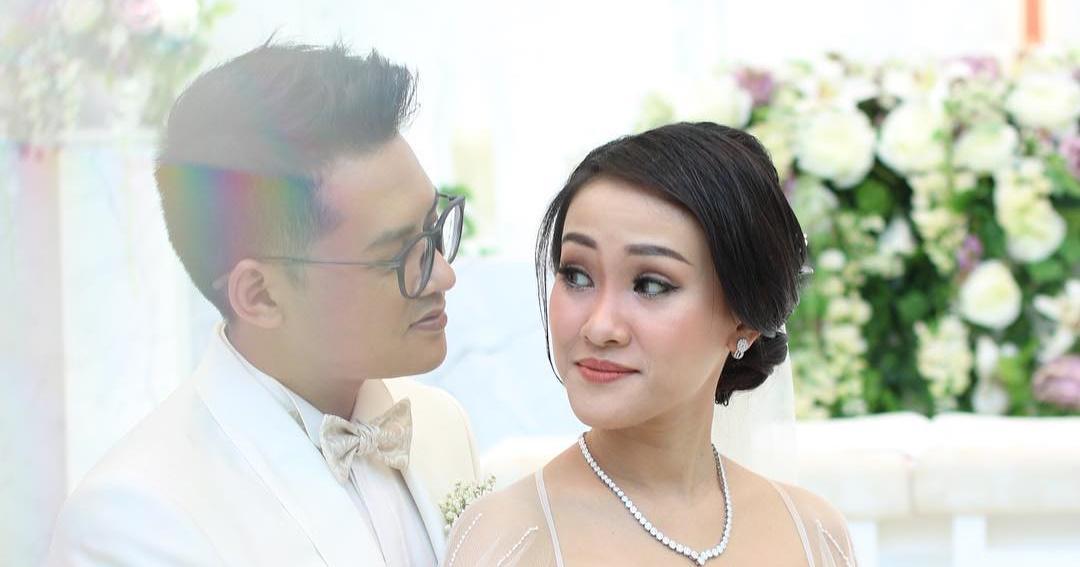 12 Potret Mewah Pernikahan Felly eks Chibi dan Mario Kacang