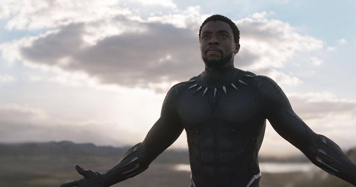 T'Challa dinobatkan sebagai Raja Wakanda. Foto dari Marvel Studios/Disney