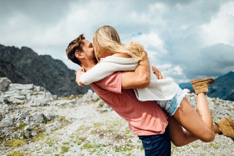 Meski Gak Romantis, 4 Zodiak Ini Justru Cintanya Paling Tulus Lho!