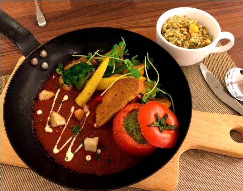 Facebook.com/avignonrestaurant