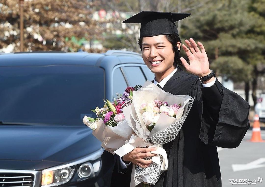 Akhirnya Park Bo Gum Wisuda, Ini Potret Lengkapnya!