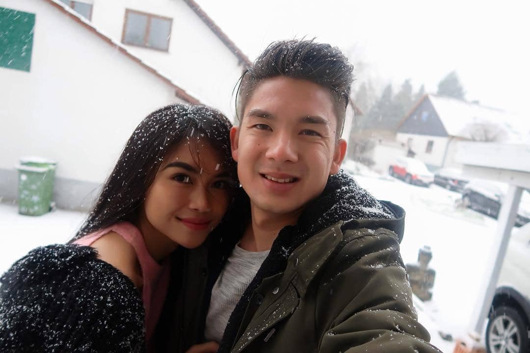 10 Bukti Kemesraan Kim Kurniawan dan Elisa Novia, Sweet Banget