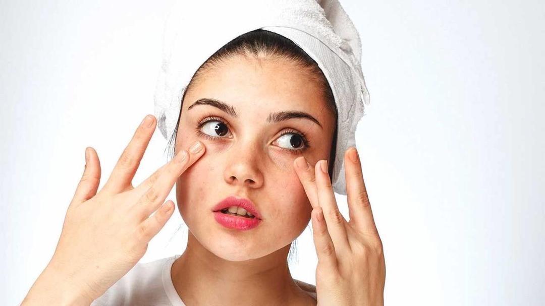 7 Cara Mengatasi Kulit Kering dan Kusam Secara Alami, Mudah Kok!
