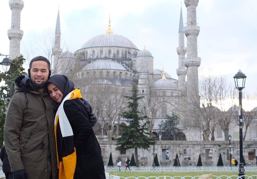 Hamil Anak Ketiga, Shireen & Teuku Wisnu Makin Romantis Saat Babymoon