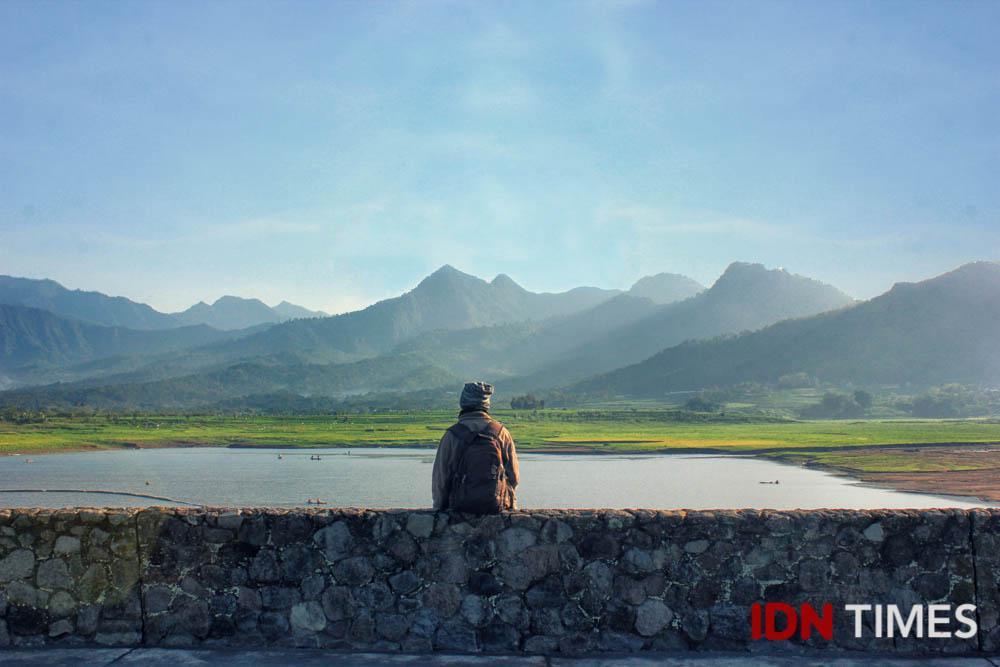 Indah Banget, Cobalah Pergi ke 7 Danau Buatan Indonesia Ini!