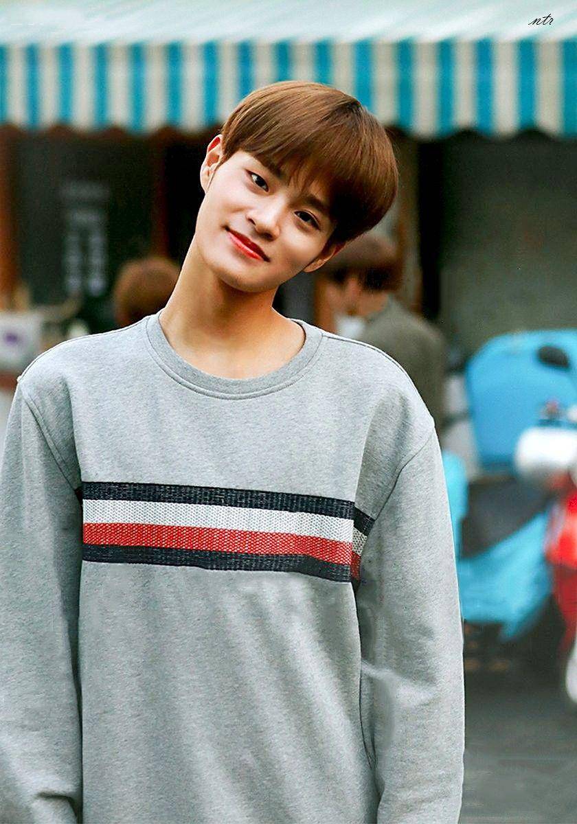 Instagram/wannaone.official