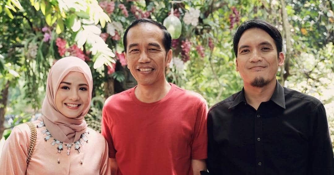 10 Pose Seleb Ketika Foto Bareng Presiden Jokowi, Bangga Banget
