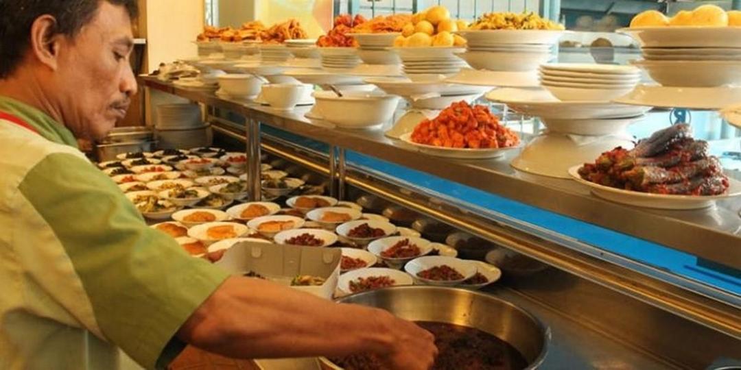 5 Hal yang Selalu Ada di Semua Tempat Makan, Kamu Sadar Gak Nih?