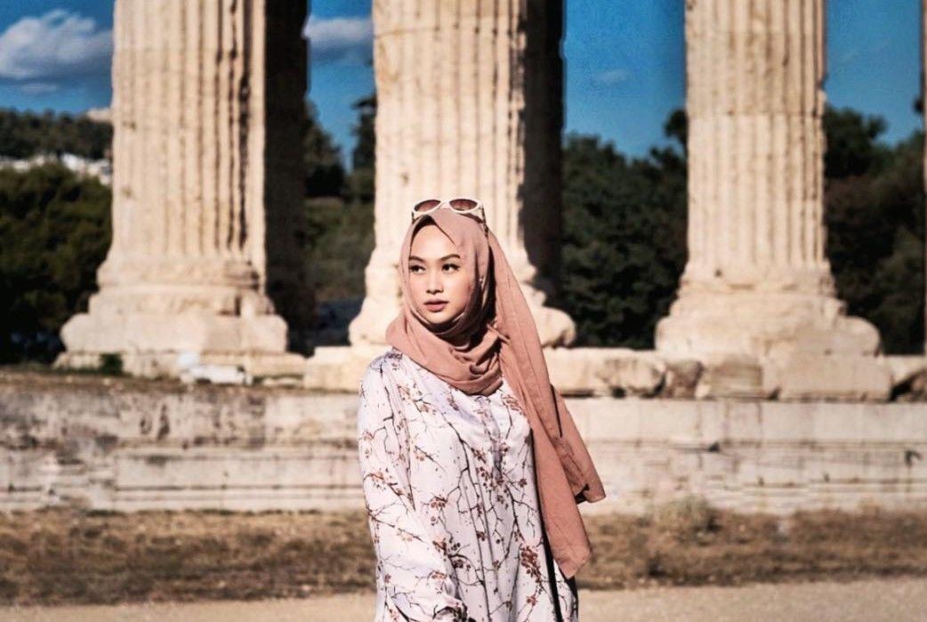 7 Inspirasi Tampil Anggun dengan Abaya ala Indah Nada Puspita