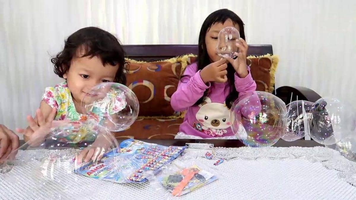 Ingat Gak? Ini 12 Mainan Jadul yang Kekinian di Zamannya