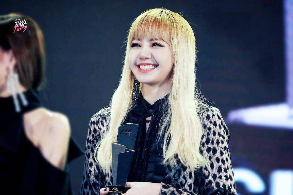 Twitter.com/lalisa_myanmar