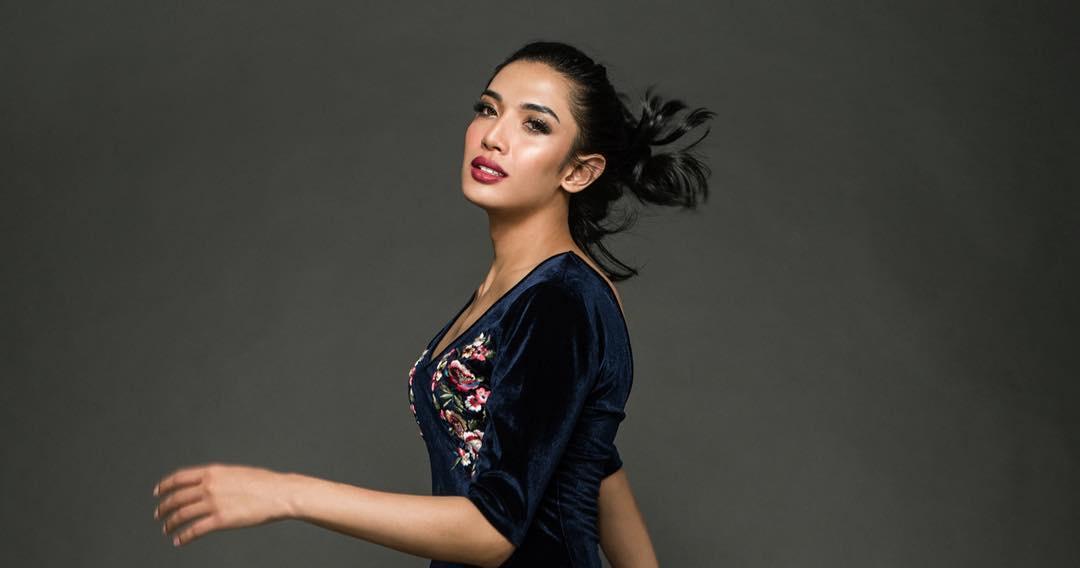 10 Gaya Pemotretan Terbaru Millen Cyrus yang Bikin Geleng-geleng Kepala