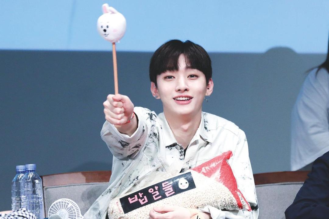 Ulang Tahun ke-27, Ini 11 Potret Yoon Jisung Leader Wanna One