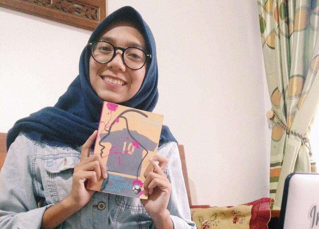 Cerita Hazna: Perempuan Kreatif yang Menulis Novel Hanya dalam 1 Bulan