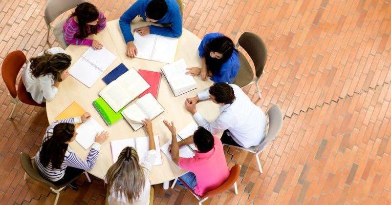 Aktif di Kampus? Ini 5 Tips Membagi Waktu Antara Kuliah dan Organisasi