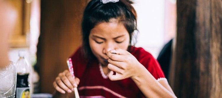 Kebiasaan Makan Cepat Ternyata Buruk Bagi Kesehatan Lho