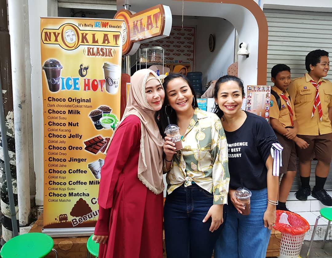 Badai Berlalu, Ini 10 Bukti Bu Dendy Makin Hits Setelah Video Sawer